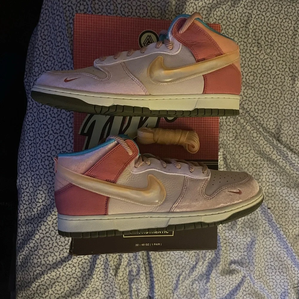 Nike dunk x social status strawberry milk - Picture 2 of 5